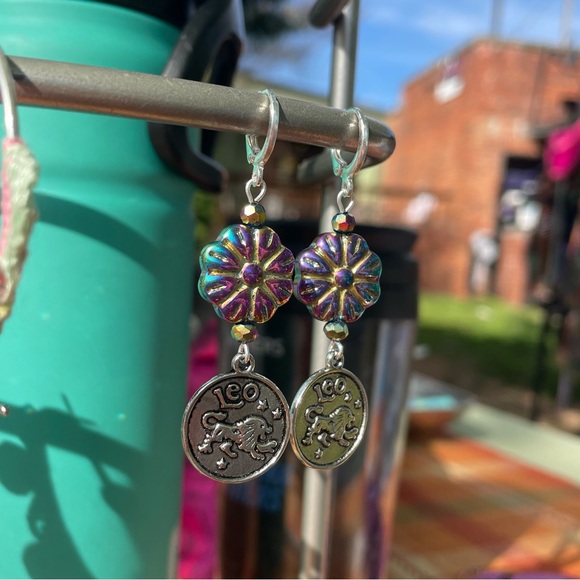 ♌️ The Leo Earrings ♌️ - Picture 2 of 3